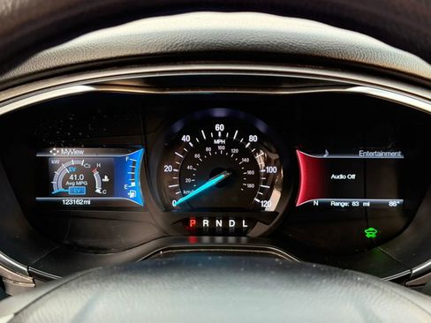 Used 2020 Ford Fusion SE image 18