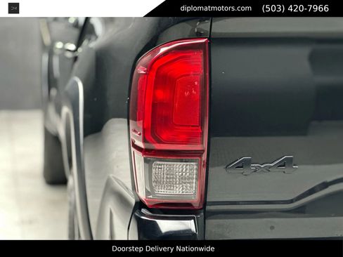 Used 2021 Toyota Tacoma SR5 w/ Trail Edition image 15