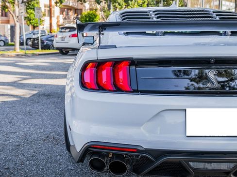 Used 2022 Ford Mustang Shelby GT500 w/ Carbon Fiber Track Pack image 46