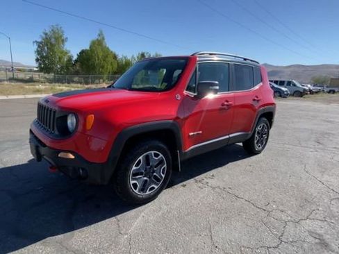 Used 2017 Jeep Renegade Trailhawk AWD/4WD image 4
