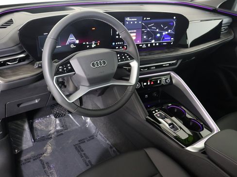 Used 2025 Audi Q5 Premium Plus w/ Premium Plus image 2