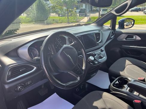 Used 2019 Chrysler Pacifica Touring Plus w/ Advanced Safetytec Group FWD image 5