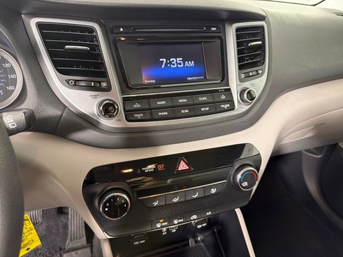 Used 2017 Hyundai Tucson SE w/ SE Popular Package 02 AWD/4WD image 16