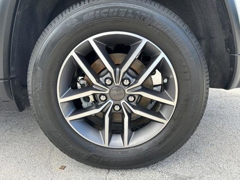 Used 2021 Jeep Grand Cherokee Limited AWD/4WD image 18