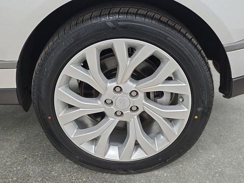 Used 2020 Land Rover Range Rover HSE image 33