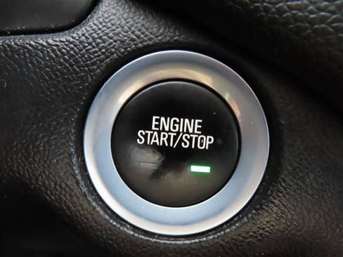 Used 2018 Chevrolet Equinox LT FWD image 18