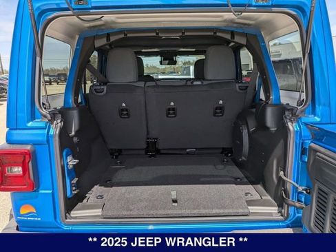 New 2025 Jeep Wrangler Unlimited Sahara w/ Technology Group AWD/4WD image 13