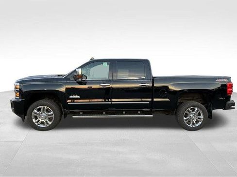 Used 2017 Chevrolet Silverado 2500 High Country w/ Duramax Plus Package image 2