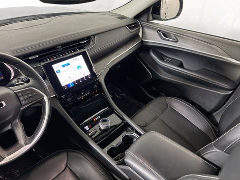 Used 2022 Jeep Grand Cherokee Limited image 22