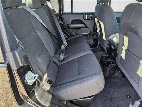 Used 2023 Jeep Gladiator Overland image 20
