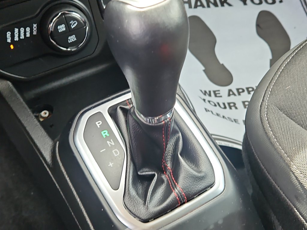 Used 2023 Jeep Renegade Trailhawk AWD/4WD image 30
