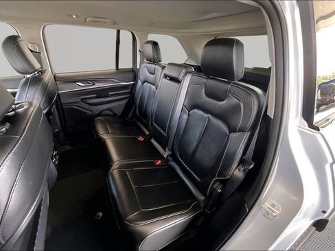 Used 2023 Jeep Grand Cherokee Limited AWD/4WD image 16