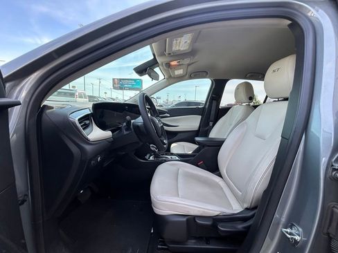Used 2024 Buick Encore GX Sport Touring FWD image 7