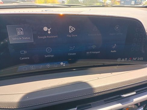 Used 2025 Cadillac XT4 Premium Luxury FWD image 17