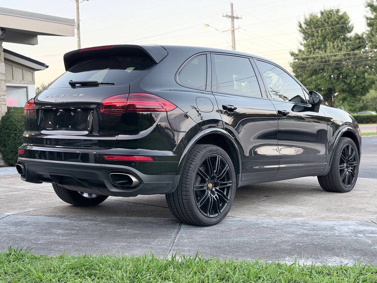 Used 2017 Porsche Cayenne Platinum Edition AWD/4WD image 14