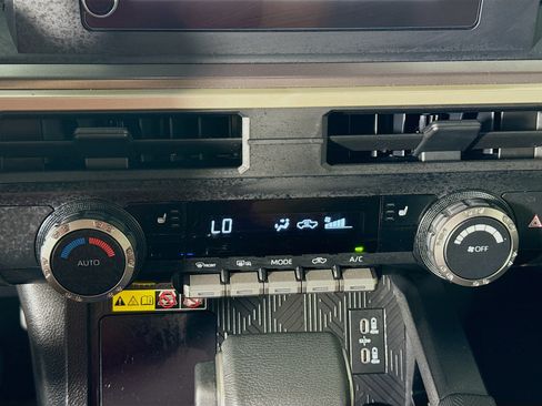 Used 2025 Toyota Tacoma SR5 w/ SR5 Upgrade Package AWD/4WD image 16