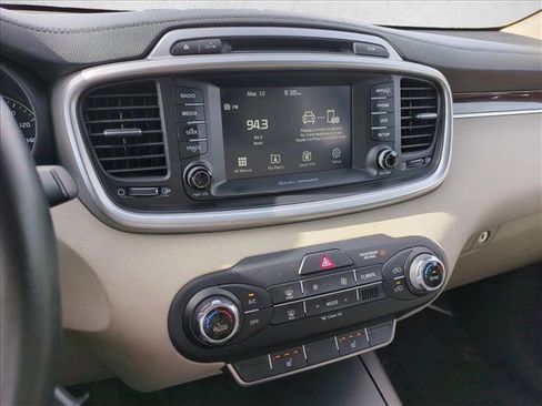 Used 2017 Kia Sorento LX w/ LX Convenience Package image 13