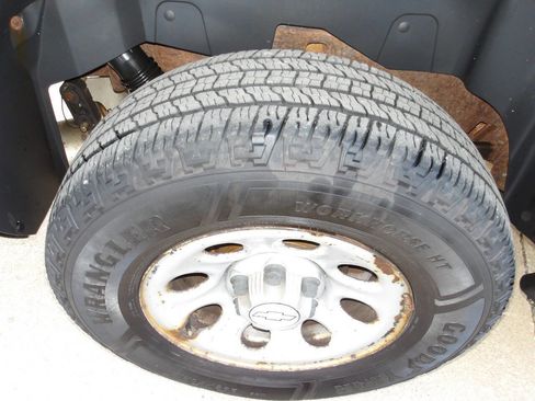 Used 2014 Chevrolet Tahoe 4WD w/ Skid Plate Package image 33