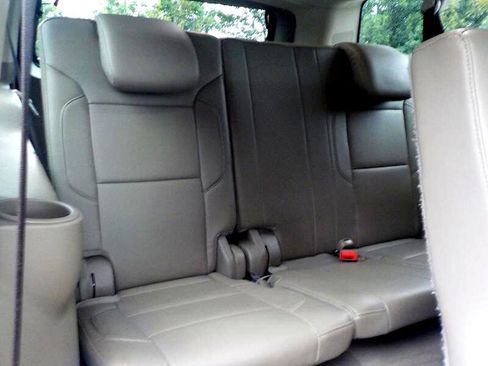 Used 2019 Chevrolet Suburban LT image 31