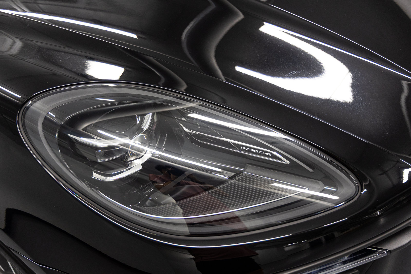 Used 2025 Porsche Macan AWD/4WD image 10
