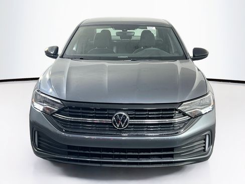 Used 2023 Volkswagen Jetta Sport image 2