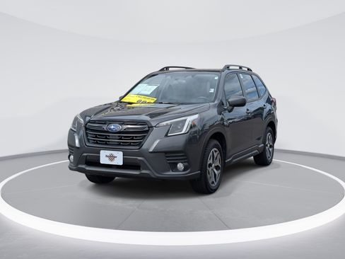 Used 2023 Subaru Forester Premium AWD/4WD image 3