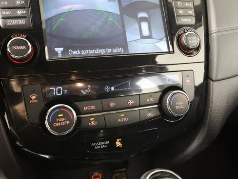 Used 2017 Nissan Rogue SL image 39