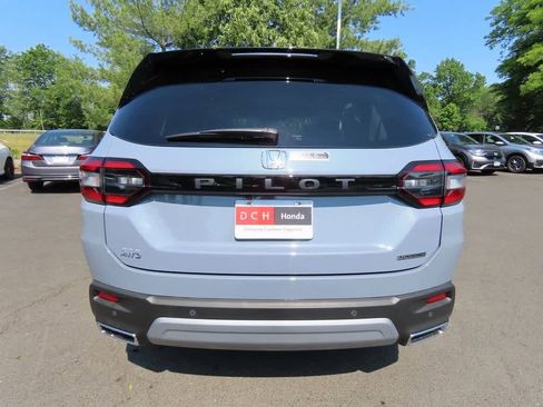 New 2025 Honda Pilot Touring image 5