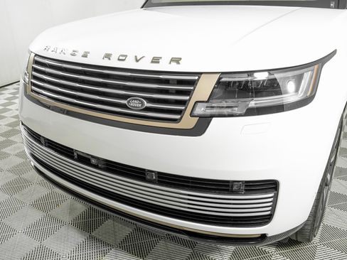Used 2024 Land Rover Range Rover SV image 32