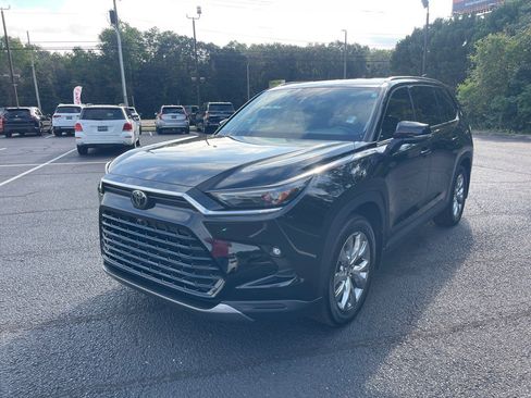 Used 2024 Toyota Grand Highlander Limited image 3