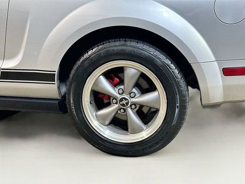 Used 2006 Ford Mustang Convertible image 5