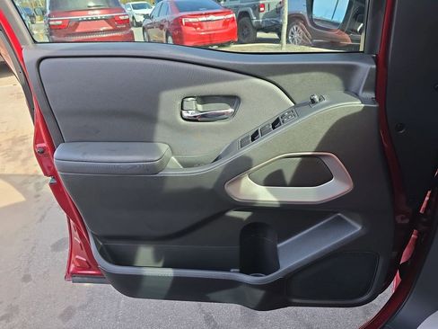 Used 2022 Nissan Frontier SV image 27
