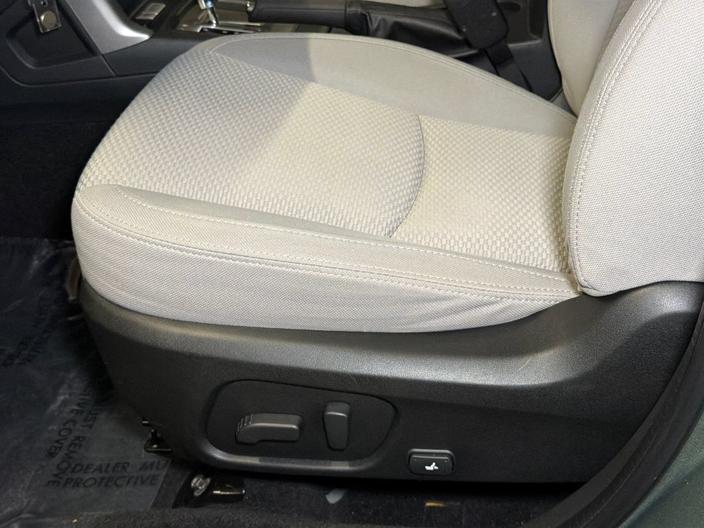 Used 2017 Subaru Forester 2.5i Premium w/ All-Weather Package AWD/4WD image 19