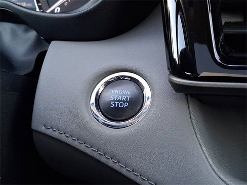 Certified 2022 Toyota Highlander XLE image 28