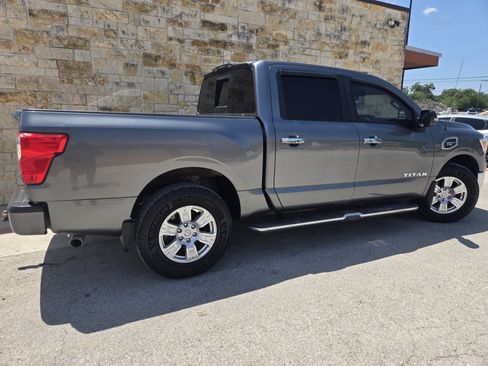 Used 2017 Nissan Titan SV AWD/4WD image 20