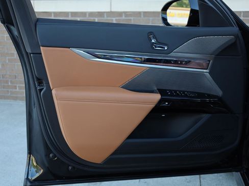 Used 2024 BMW 740i w/ Premium Package 2 image 13