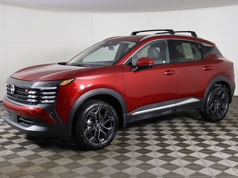 Used 2025 Nissan Kicks SR FWD image 7