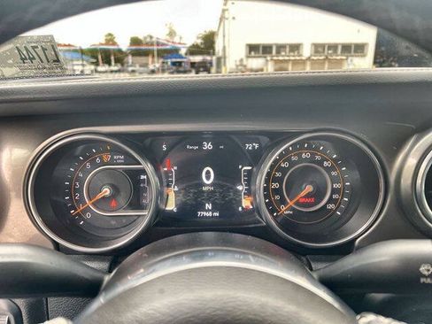 Used 2018 Jeep Wrangler Unlimited Sahara AWD/4WD image 12