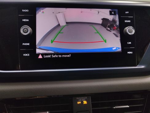 Certified 2023 Volkswagen Taos SE w/ Panoramic Sunroof Package image 22