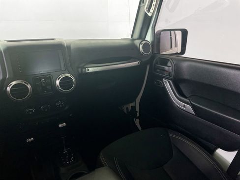 Used 2016 Jeep Wrangler Unlimited Sahara image 29