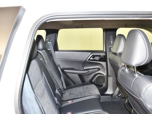Used 2024 Mitsubishi Outlander SE AWD/4WD image 36