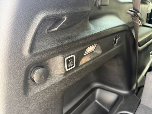 Used 2023 Jeep Grand Cherokee L Laredo AWD/4WD image 31
