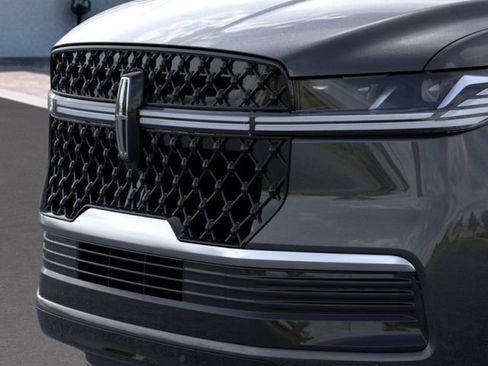 New 2025 Lincoln Navigator Reserve w/ Jet Appearance Package AWD/4WD image 17
