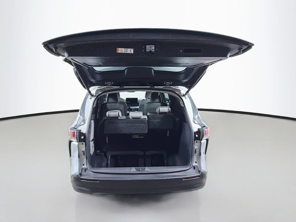 Used 2025 Toyota Sienna XLE FWD image 22