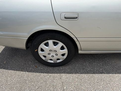 Used 2000 Toyota Camry LE FWD image 5
