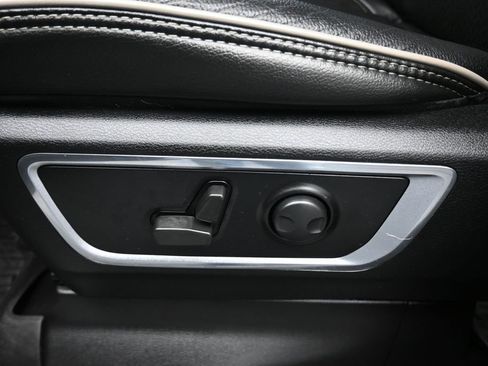 Used 2022 RAM 1500 Laramie AWD/4WD image 12