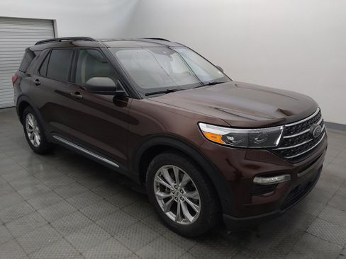 Used 2020 Ford Explorer XLT w/ Equipment Group 202A RWD image 13