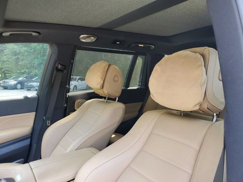 Used 2025 Mercedes-Benz GLS 580 4MATIC image 16