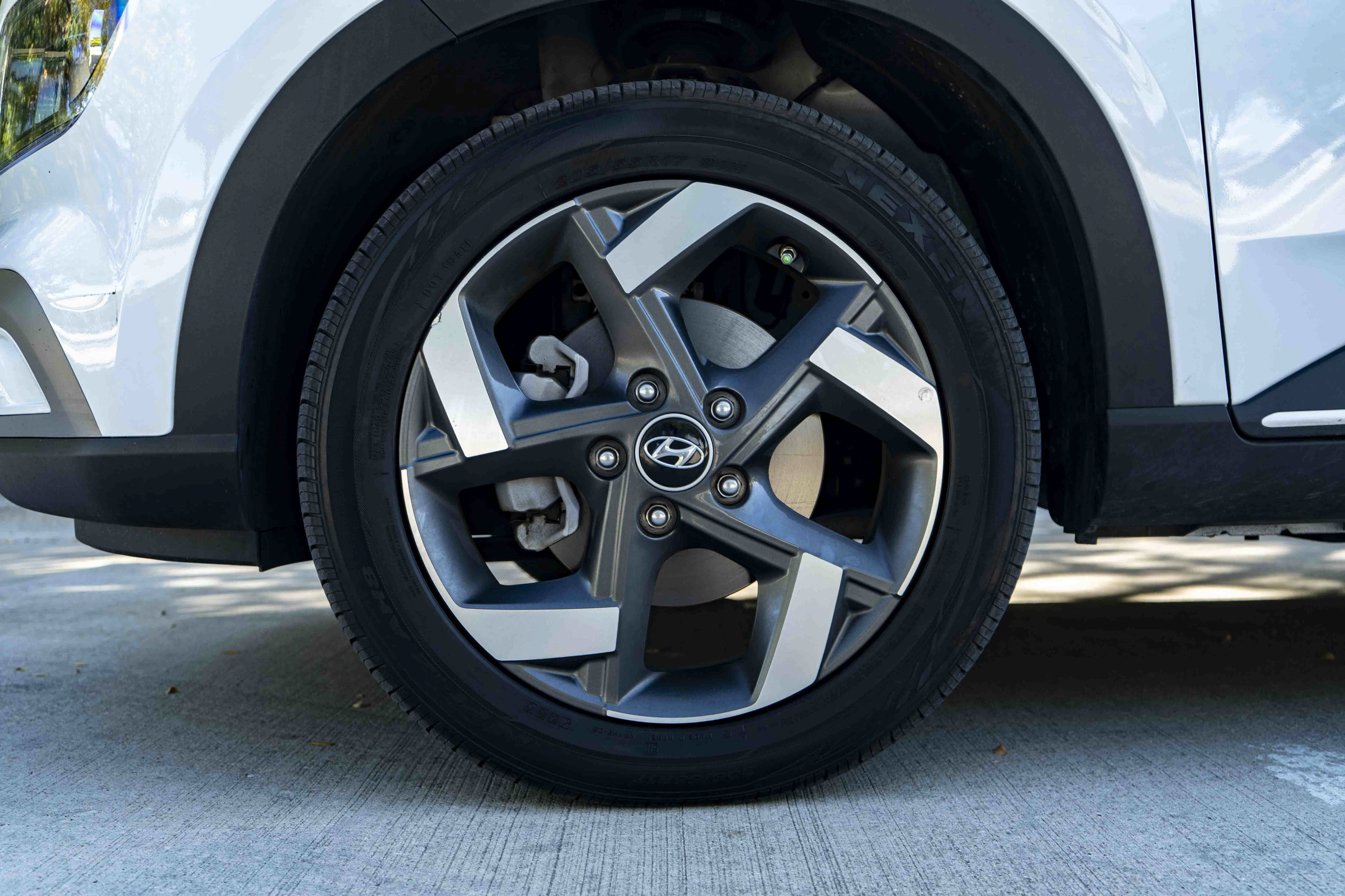 Used 2026 Hyundai Venue SEL FWD image 14