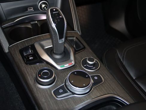 Used 2022 Alfa Romeo Stelvio Ti image 46